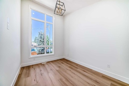 2371 20 Avenue Nw, Calgary, AB - Indoor Photo Showing Other Room