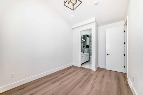 2371 20 Avenue Nw, Calgary, AB - Indoor Photo Showing Other Room