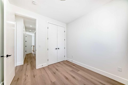 2371 20 Avenue Nw, Calgary, AB - Indoor Photo Showing Other Room