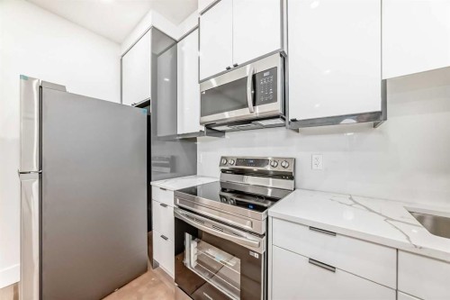 2371 20 Avenue Nw, Calgary, AB - Indoor Photo Showing Kitchen