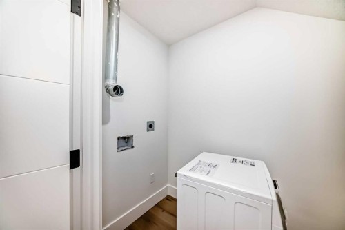2371 20 Avenue Nw, Calgary, AB - Indoor Photo Showing Laundry Room