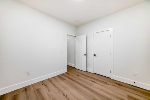 2371 20 Avenue Nw, Calgary, AB - Indoor Photo Showing Other Room