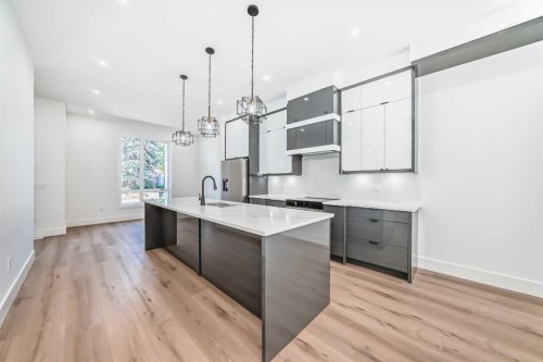 2371 20 Avenue Nw, Calgary, AB - Indoor Photo Showing Kitchen With Upgraded Kitchen