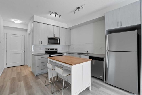4208-15 Sage Meadows Landing Nw, Calgary, AB - Indoor Photo Showing Kitchen