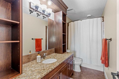 1269 Sherwood Boulevard Nw, Calgary, AB - Indoor Photo Showing Bathroom