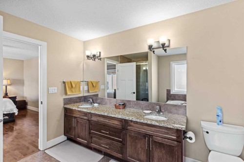 1269 Sherwood Boulevard Nw, Calgary, AB - Indoor Photo Showing Bathroom