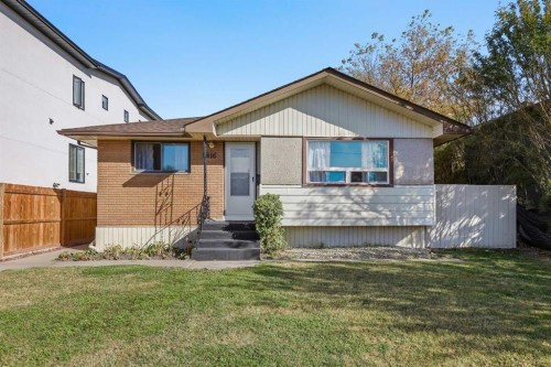 1816 42 Street SE Calgary, AB T2B 1E9