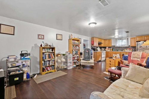 1816 42 Street Se, Calgary, AB - Indoor Photo Showing Other Room