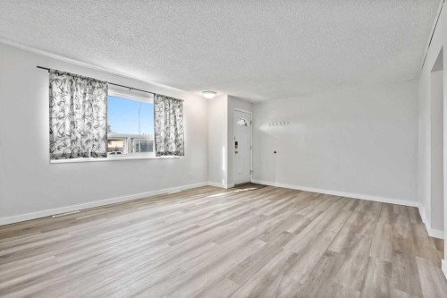1816 42 Street Se, Calgary, AB - Indoor Photo Showing Other Room