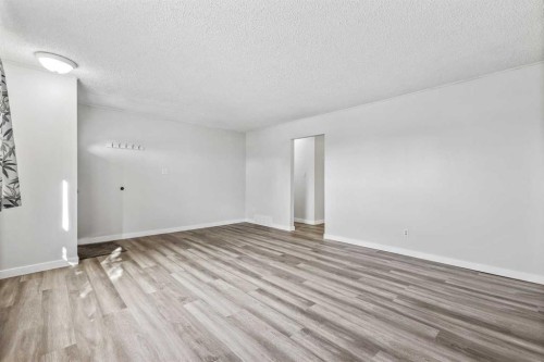 1816 42 Street Se, Calgary, AB - Indoor Photo Showing Other Room