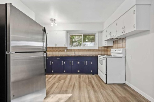 1816 42 Street Se, Calgary, AB - Indoor Photo Showing Kitchen