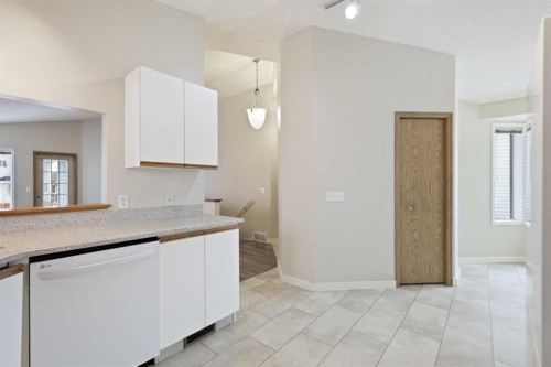 57 Citadel Gardens Nw, Calgary, AB - Indoor Photo Showing Kitchen
