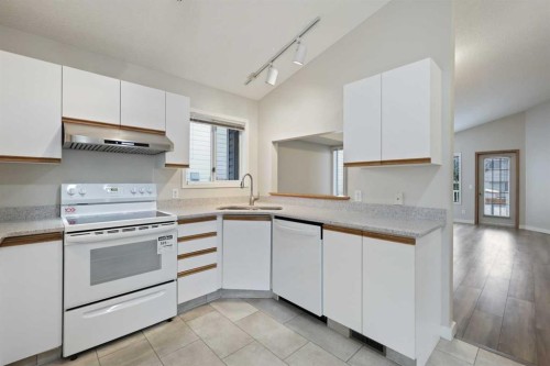57 Citadel Gardens Nw, Calgary, AB - Indoor Photo Showing Kitchen