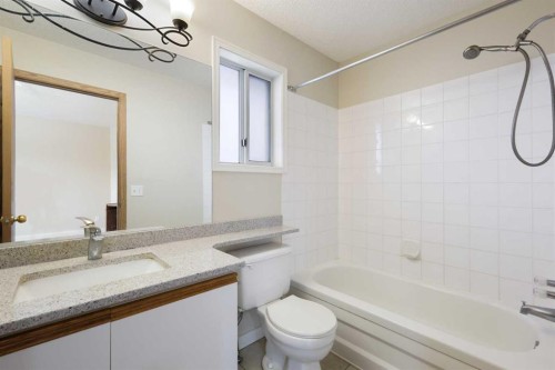 57 Citadel Gardens Nw, Calgary, AB - Indoor Photo Showing Bathroom