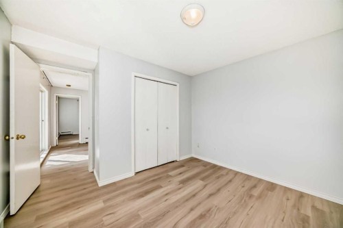 425-1717 60 Street Se, Calgary, AB - Indoor Photo Showing Other Room