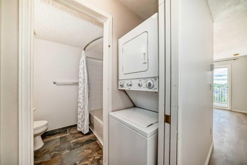 425-1717 60 Street Se, Calgary, AB - Indoor Photo Showing Laundry Room