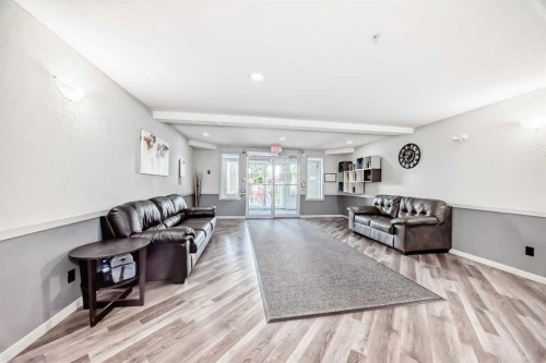 425-1717 60 Street Se, Calgary, AB - Indoor