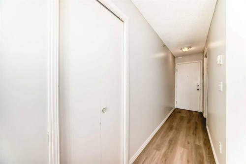 425-1717 60 Street Se, Calgary, AB - Indoor Photo Showing Other Room