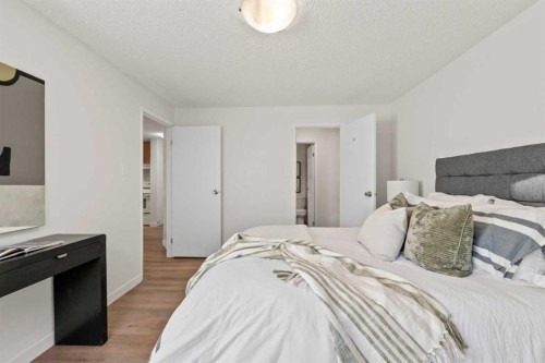 319-723 57 Avenue Sw, Calgary, AB - Indoor Photo Showing Bedroom