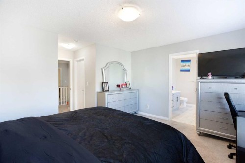158 Osborne Common Sw, Airdrie, AB - Indoor Photo Showing Bedroom