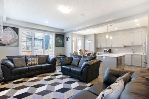 158 Osborne Common Sw, Airdrie, AB - Indoor Photo Showing Living Room