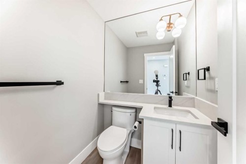 1 Cherovan Drive Sw, Calgary, AB - Indoor Photo Showing Bathroom