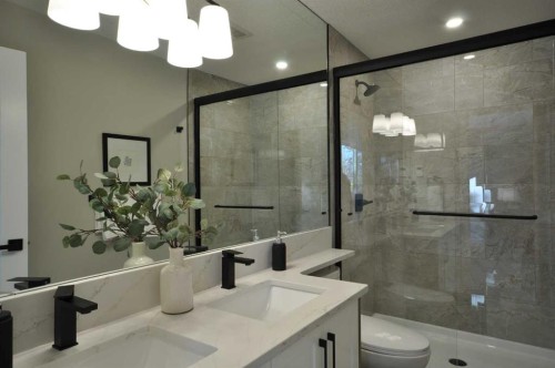 1 Cherovan Drive Sw, Calgary, AB - Indoor Photo Showing Bathroom