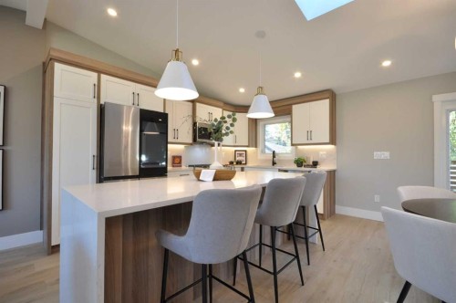 1 Cherovan Drive Sw, Calgary, AB - Indoor