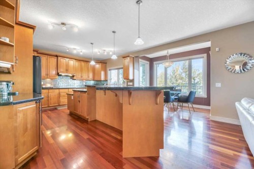 89 Springborough Boulevard Sw, Calgary, AB - Indoor Photo Showing Kitchen With Upgraded Kitchen