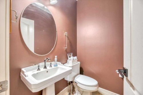 89 Springborough Boulevard Sw, Calgary, AB - Indoor Photo Showing Bathroom