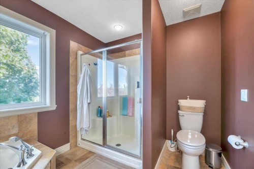 89 Springborough Boulevard Sw, Calgary, AB - Indoor Photo Showing Bathroom
