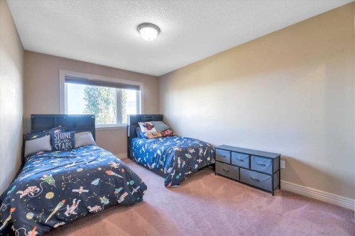 89 Springborough Boulevard Sw, Calgary, AB - Indoor Photo Showing Bedroom