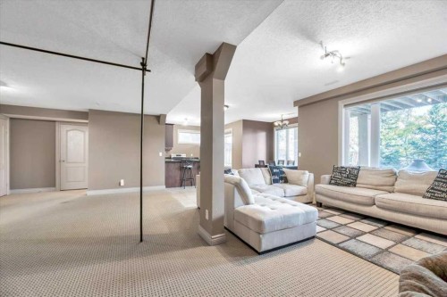 89 Springborough Boulevard Sw, Calgary, AB - Indoor Photo Showing Living Room