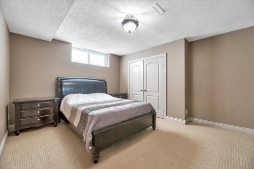 89 Springborough Boulevard Sw, Calgary, AB - Indoor Photo Showing Bedroom