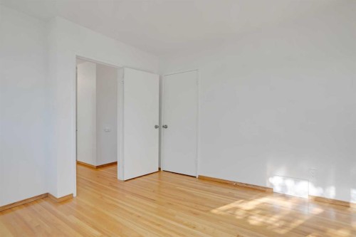 6014 37 Street Sw, Calgary, AB - Indoor Photo Showing Other Room