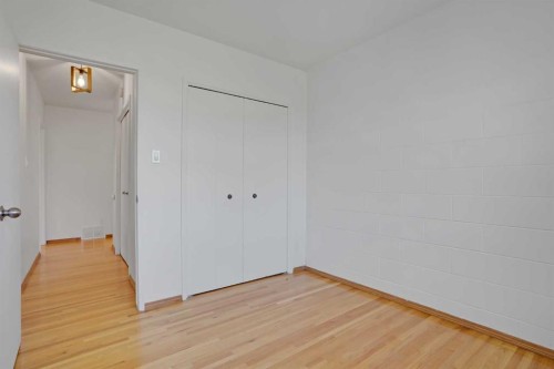 6014 37 Street Sw, Calgary, AB - Indoor Photo Showing Other Room