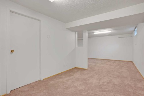 6014 37 Street Sw, Calgary, AB - Indoor Photo Showing Other Room