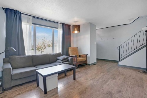 6014 37 Street Sw, Calgary, AB - Indoor Photo Showing Living Room