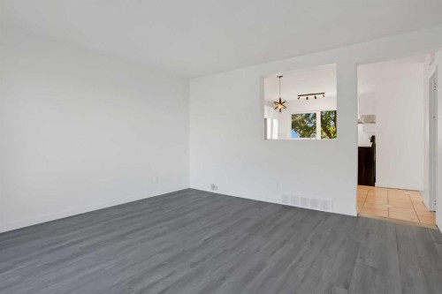 6014 37 Street Sw, Calgary, AB - Indoor Photo Showing Other Room