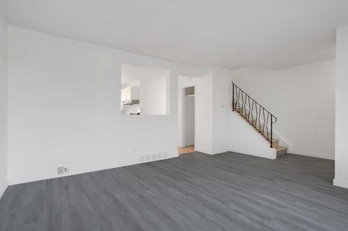 6014 37 Street Sw, Calgary, AB - Indoor Photo Showing Other Room