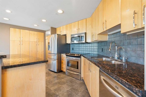 1901-1088 6 Avenue Sw, Calgary, AB - Indoor Photo Showing Kitchen With Double Sink With Upgraded Kitchen