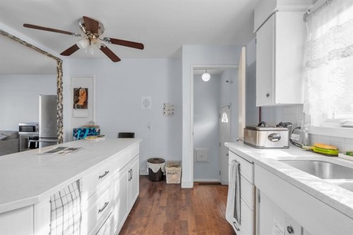 4419 Marlborough Drive Ne, Calgary, AB - Indoor Photo Showing Kitchen