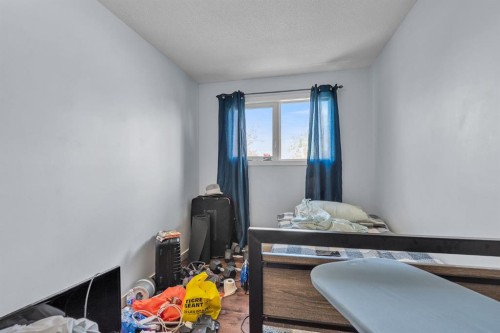 4419 Marlborough Drive Ne, Calgary, AB - Indoor Photo Showing Bedroom