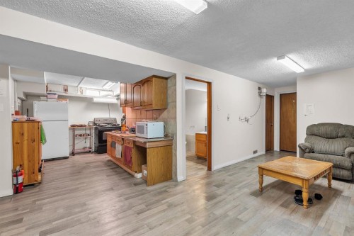 4419 Marlborough Drive Ne, Calgary, AB - Indoor Photo Showing Other Room