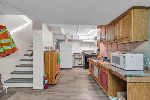 4419 Marlborough Drive Ne, Calgary, AB - Indoor Photo Showing Kitchen