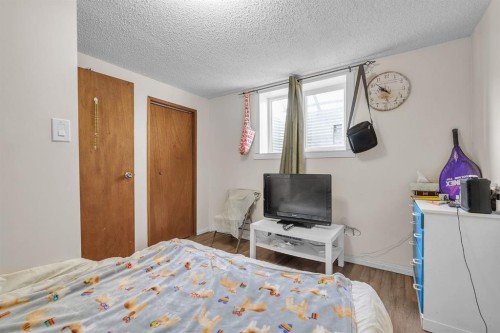 4419 Marlborough Drive Ne, Calgary, AB - Indoor Photo Showing Bedroom