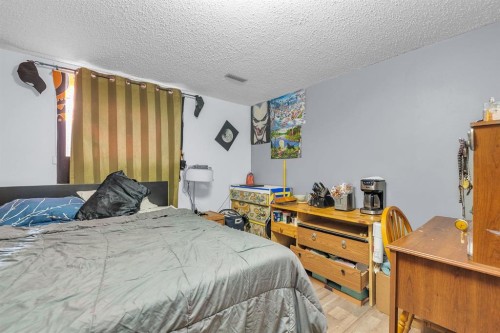 4419 Marlborough Drive Ne, Calgary, AB - Indoor Photo Showing Bedroom