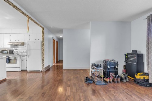 4419 Marlborough Drive Ne, Calgary, AB - Indoor Photo Showing Kitchen