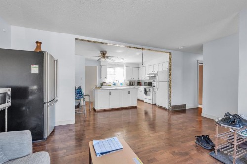 4419 Marlborough Drive Ne, Calgary, AB - Indoor Photo Showing Other Room