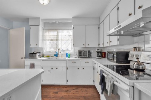 4419 Marlborough Drive Ne, Calgary, AB - Indoor Photo Showing Kitchen